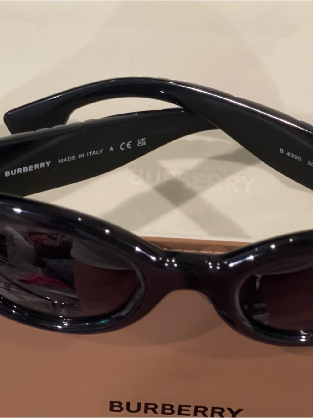 NWO Burberry Glossy Black Cat-Eye Sunglasses with Dark Lenses - Picture 3 of 4